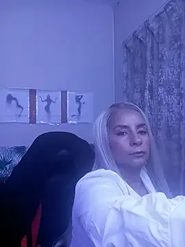 Snapshot of LaReineCleo chatting on 06-30-26, 10:37 LaReineCleo online show from 06-30-26, 10:37
