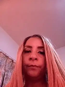 Snapshot of LaReineCleo chatting on 01-08-26, 08:20 LaReineCleo online show from 01-08-26, 08:20