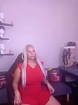 Snapshot of LaReineCleo chatting on 07-16-26, 11:07 LaReineCleo online show from 07-16-26, 11:07