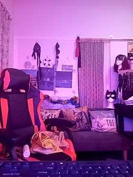 Snapshot of LaReineCleo chatting on 01-06-26, 08:07 LaReineCleo online show from 01-06-26, 08:07