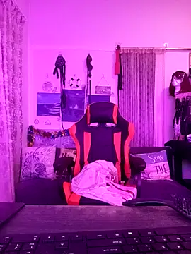 Snapshot of LaReineCleo chatting on 01-09-26, 08:21 LaReineCleo online show from 01-09-26, 08:21