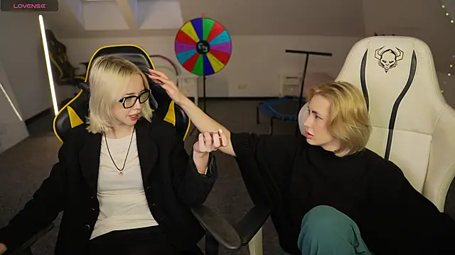 Kara cat online show from 12-04-25, 11:20