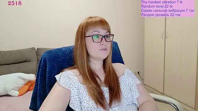Snapshot of Foxy-lady chatting on 06-24-26, 02:04 Foxy-lady online show from 06-24-26, 02:04