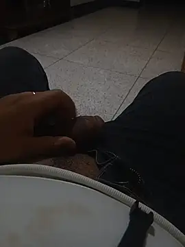 Snapshot of ouchenshadow2975 chatting on 11-23-25, 04:28 ouchenshadow2975 online show from 11-23-25, 04:28