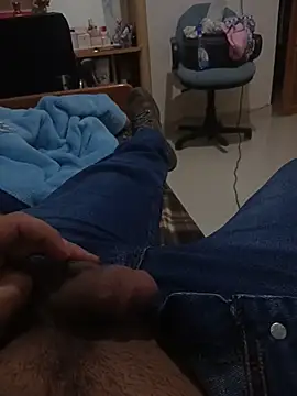 Snapshot of ouchenshadow2975 chatting on 11-24-25, 08:42 ouchenshadow2975 online show from 11-24-25, 08:42