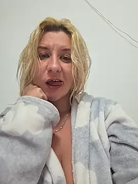 Snapshot of KaylinJan chatting on 06-30-26, 06:30 KaylinJan online show from 06-30-26, 06:30