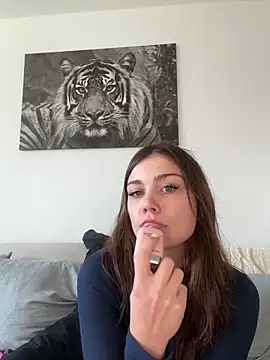 corinnaxx online show from 11-20-25, 12:39