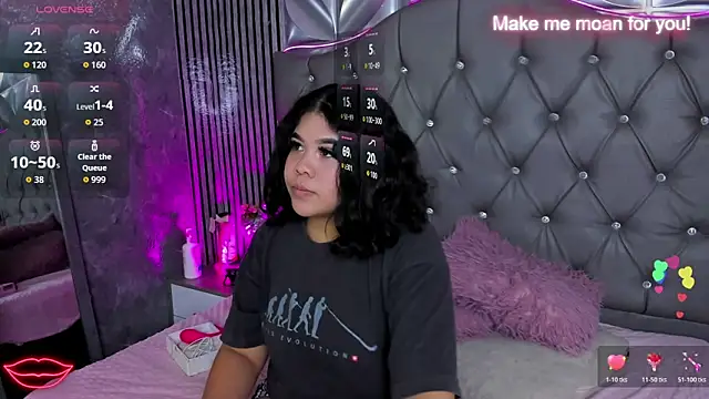 Amanda Mooree online show from 05-17-26, 03:39