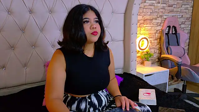 Amanda Mooree online show from 04-23-26, 03:57