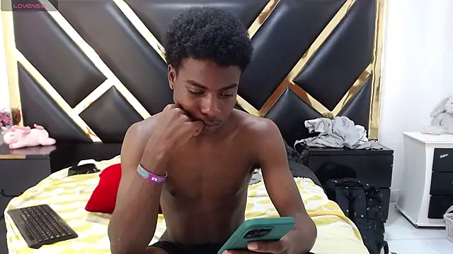 NoahJhonson69 online show from 04-29-26, 05:30
