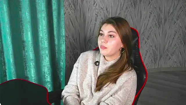 Snapshot of LyndaSkorcz chatting on 11-19-25, 12:05 LyndaSkorcz online show from 11-19-25, 12:05