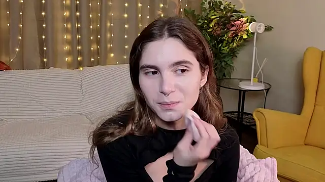 RozanneJordan online show from 12-17-25, 05:18