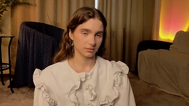 Snapshot of RozanneJordan chatting on 05-15-26, 05:11 RozanneJordan online show from 05-15-26, 05:11