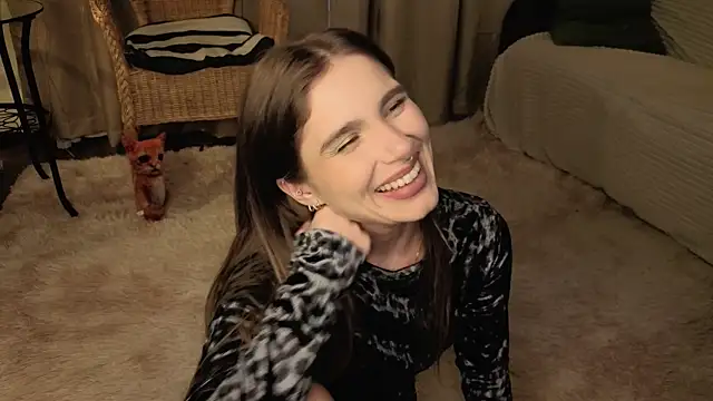 Snapshot of RozanneJordan chatting on 05-26-26, 05:44 RozanneJordan online show from 05-26-26, 05:44