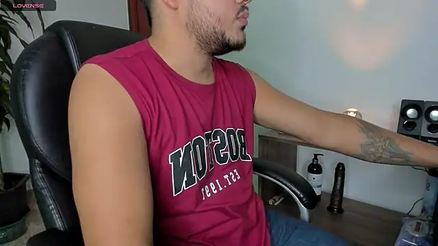 Snapshot of Mark__Brown chatting on 11-19-25, 04:45 Mark Brown online show from 11-19-25, 04:45