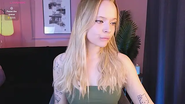 lucy loy online show from 11-26-25, 02:28