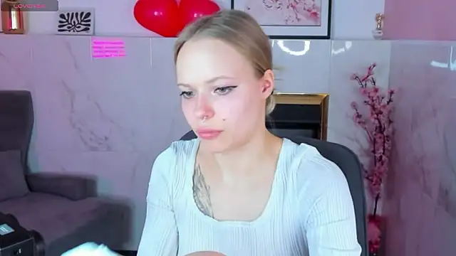 lucy loy online show from 02-10-26, 07:40