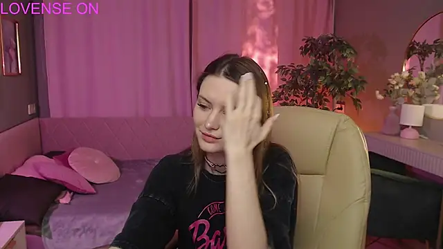 Ursula Andres online show from 05-14-26, 01:13