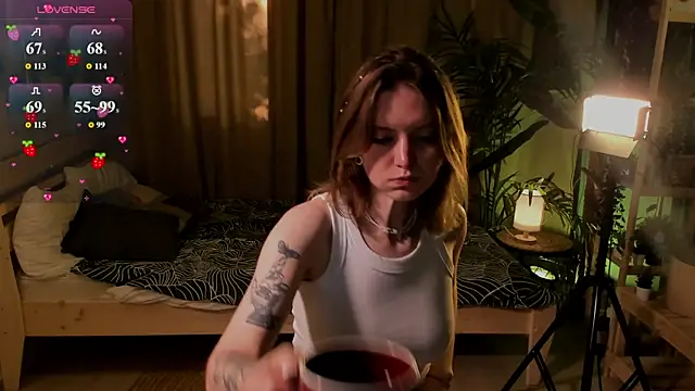 Ursula Andres online show from 06-17-26, 01:16