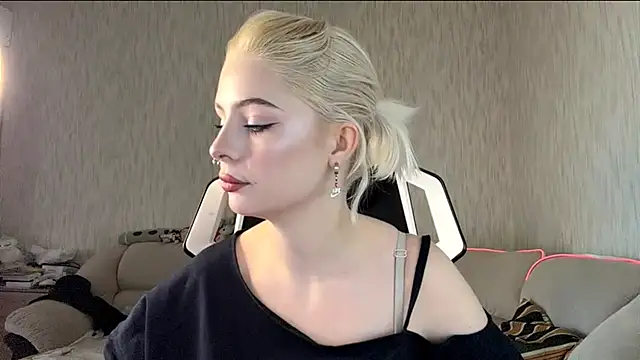 Snapshot of DayleSileo chatting on 11-19-25, 11:10 DayleSileo online show from 11-19-25, 11:10