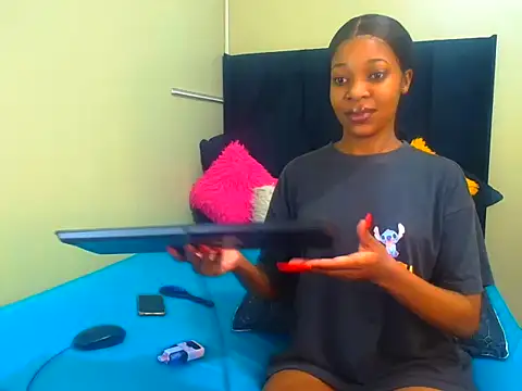 LisaBluexxx1 online show from 06-01-26, 11:15