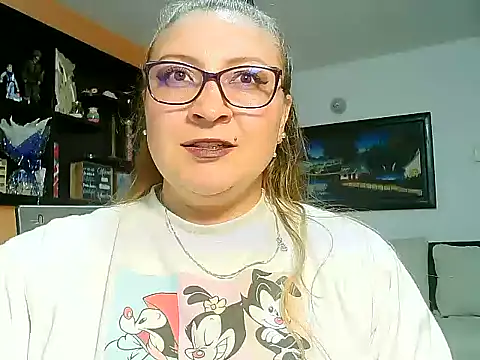 Snapshot of LexieNatty chatting on 11-19-25, 07:36 LexieNatty online show from 11-19-25, 07:36