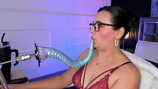 Snapshot of Sienarosewood chatting on 06-19-26, 04:18 Sienarosewood online show from 06-19-26, 04:18