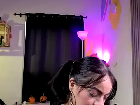 Snapshot of Nicole_diaz7 chatting on 11-23-25, 01:10 Nicole diaz7 online show from 11-23-25, 01:10