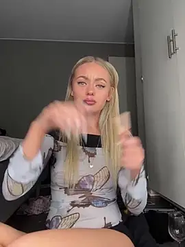 Snapshot of linafuntime chatting on 11-25-25, 02:01 linafuntime online show from 11-25-25, 02:01