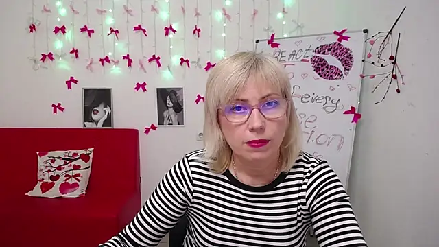 LaurenWishy online show from 03-07-26, 06:24