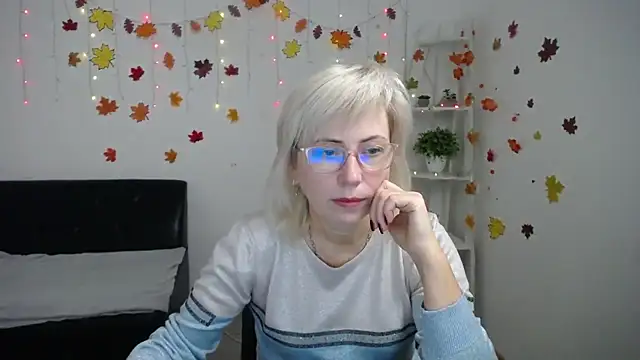 LaurenWishy online show from 11-30-25, 06:03