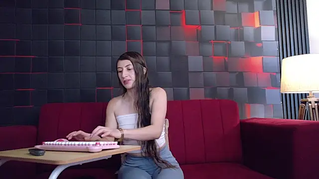 GracieCollins online show from 12-16-25, 02:10