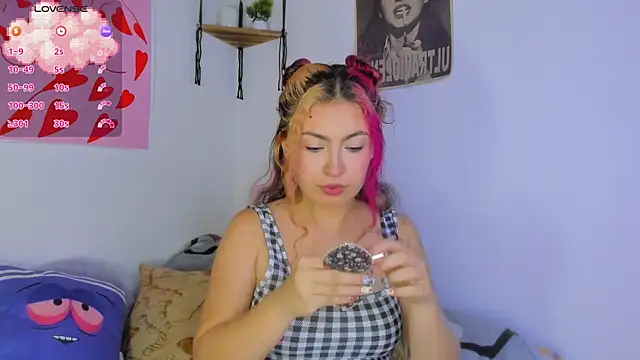 Snapshot of MarieTaylor_ chatting on 07-18-26, 07:22 MarieTaylor online show from 07-18-26, 07:22