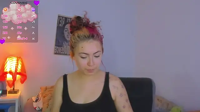 Snapshot of MarieTaylor_ chatting on 06-25-26, 08:14 MarieTaylor online show from 06-25-26, 08:14