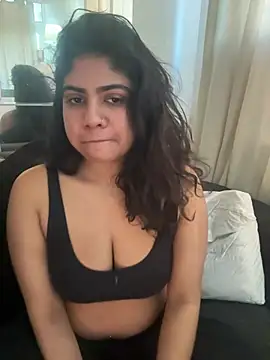 Snapshot of TiaBella_ chatting on 02-25-26, 03:12 TiaBella online show from 02-25-26, 03:12