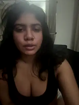 Snapshot of TiaBella_ chatting on 12-22-25, 04:18 TiaBella online show from 12-22-25, 04:18