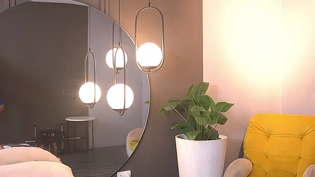 Bratz luxxxury online show from 11-24-25, 06:30