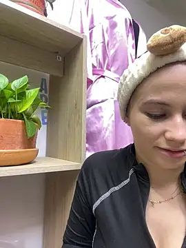 MiaWhiteBunny online show from 04-17-26, 08:44