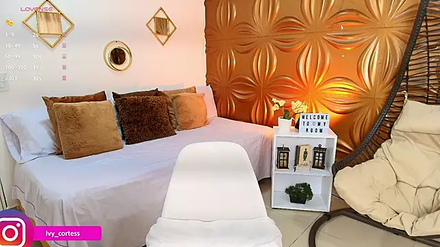 Ivycortes online show from 12-19-25, 09:06