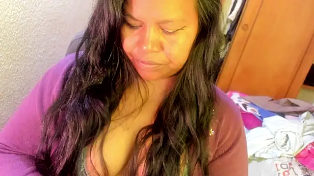 ebonycamelia online show from 04-23-26, 06:31