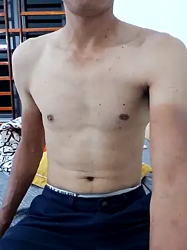 huykkk99 online show from 04-12-26, 04:49