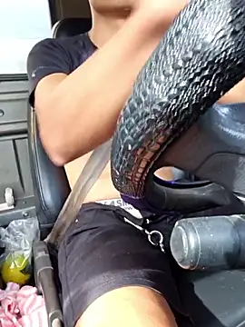 huykkk99 online show from 11-28-25, 02:01