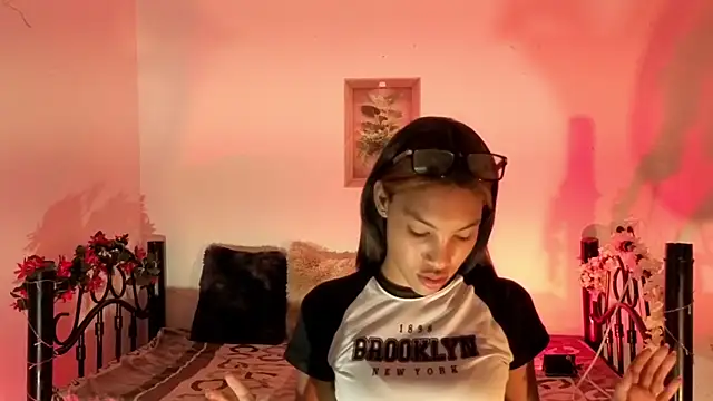 Snapshot of ginebra-n18 chatting on 11-25-25, 12:44 ginebra-n18 online show from 11-25-25, 12:44