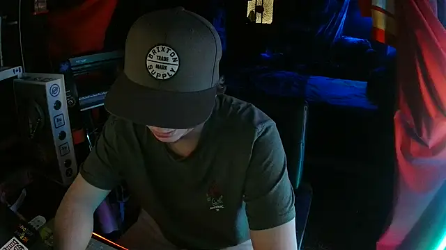 Bowerboi online show from 11-28-25, 01:06