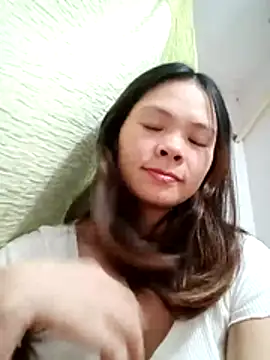 quynhquynh  online show from 11-27-25, 04:07