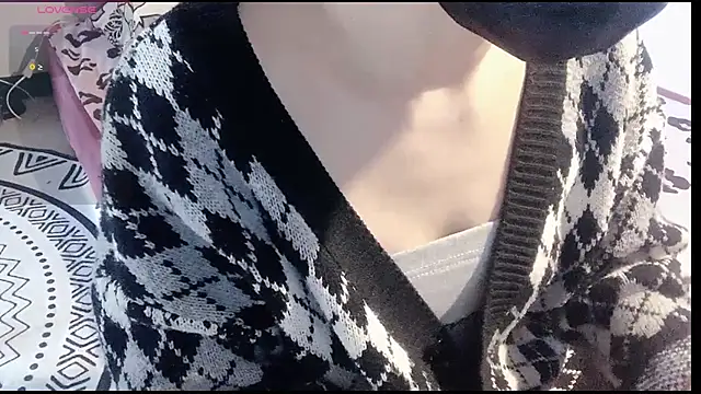 Snapshot of coco-jiang chatting on 12-15-25, 05:13 coco-jiang online show from 12-15-25, 05:13