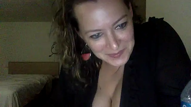 whitecream88 online show from 11-30-25, 12:22