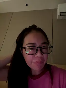 Snapshot of hoop659 chatting on 11-19-25, 06:57 hoop659 online show from 11-19-25, 06:57