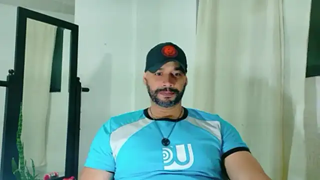 Snapshot of musclehetero chatting on 06-30-26, 11:10 musclehetero online show from 06-30-26, 11:10