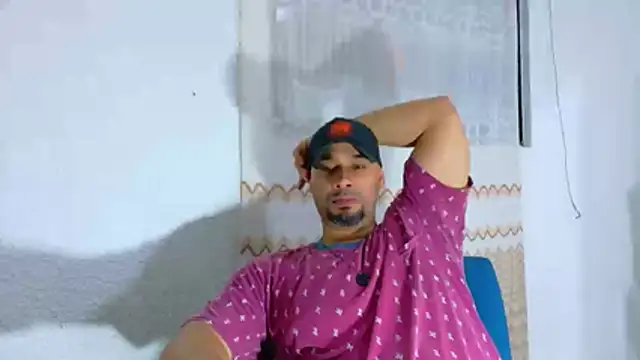 Snapshot of musclehetero chatting on 07-07-26, 01:41 musclehetero online show from 07-07-26, 01:41